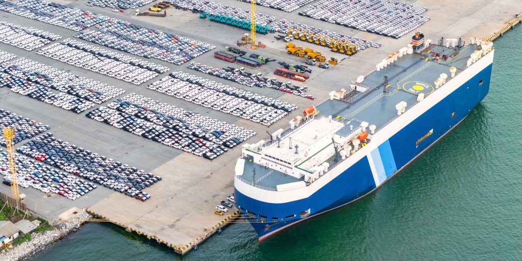 RoRo Ship Guide: Easy Shipping for Heavy Vehicles